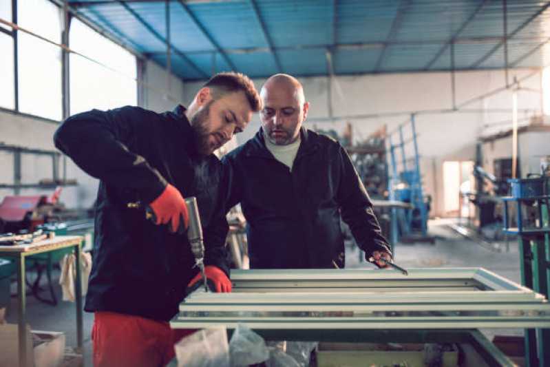 Conserto de Esquadria de Alumínio de Janela Empresa Orlândia - Manutenção em Esquadria de Alumínio